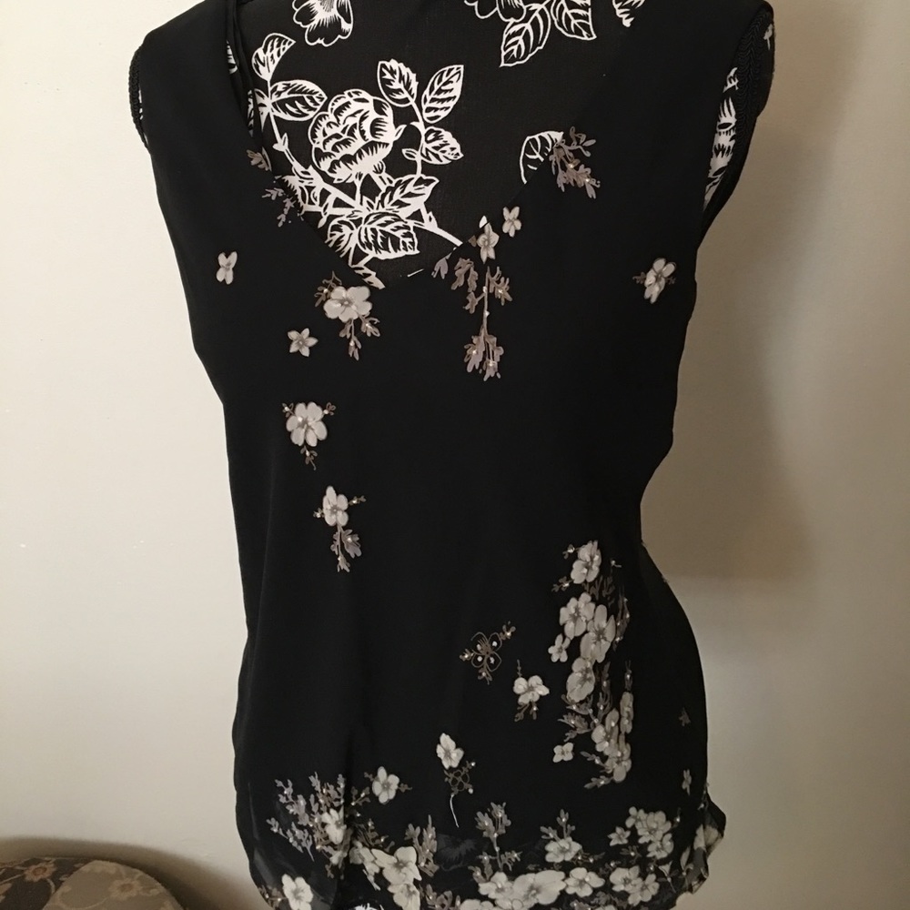 Beautiful Top that has floral w/ pearls on Navy.